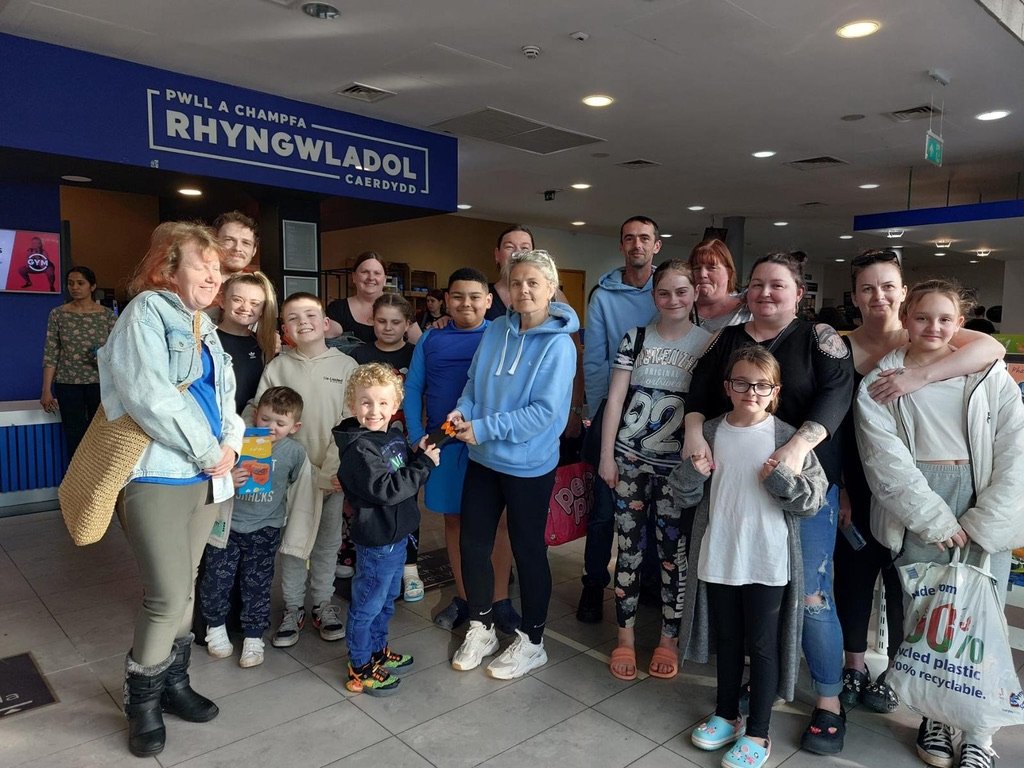 Gwyn Francis donating to Young Carers in Cardiff